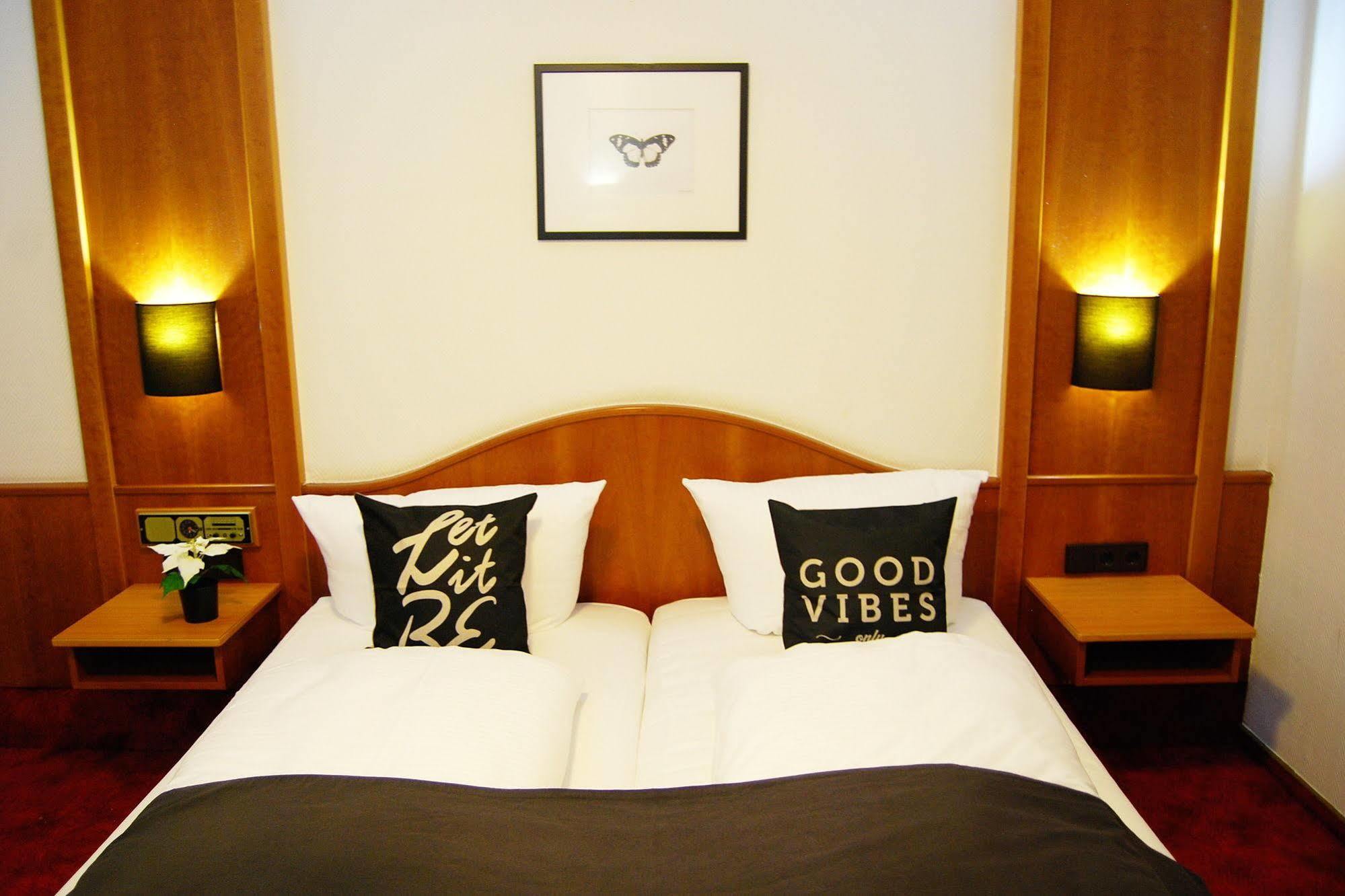 พาร์คโฮเทล แบร์คไฮม์ Hotel แบร์กไฮม์ ภายนอก รูปภาพ