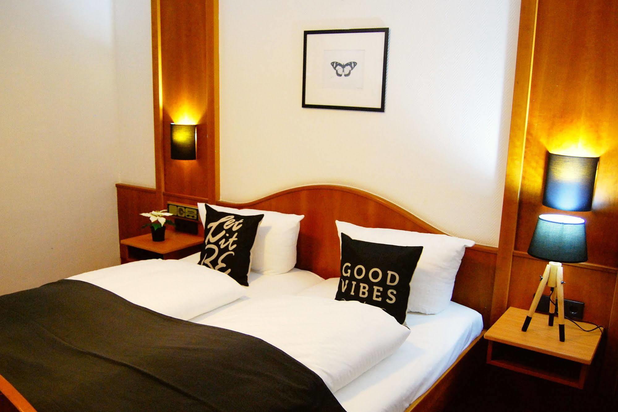 พาร์คโฮเทล แบร์คไฮม์ Hotel แบร์กไฮม์ ภายนอก รูปภาพ